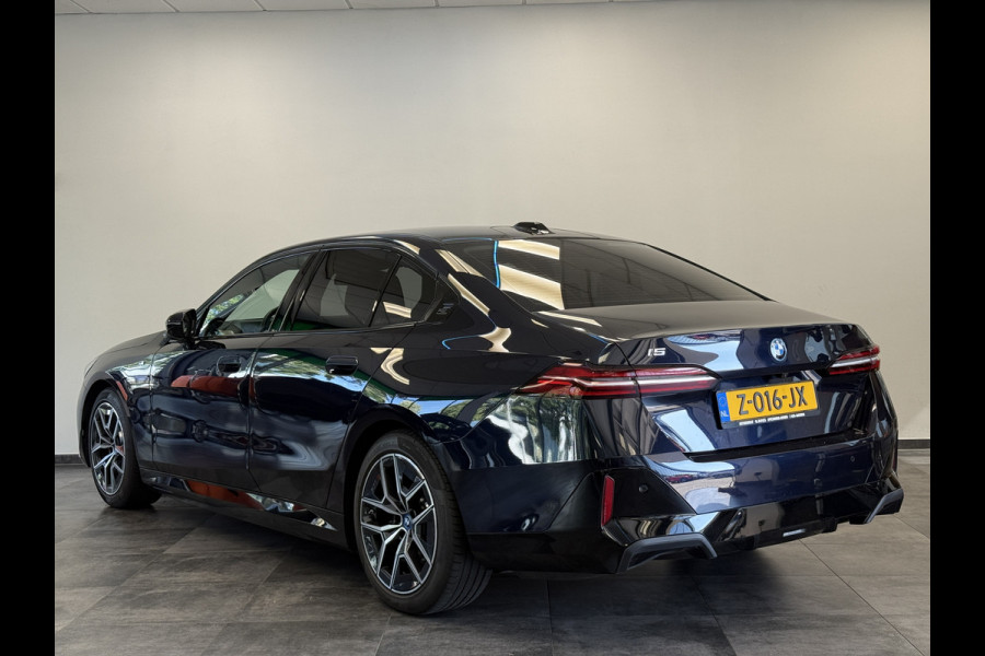 BMW i5 eDrive40 84 kWh Head-Up ACC PDC Trekhaak M-Sport Leder 24 Maanden garantie* (Vraag naar de voorwaarden)