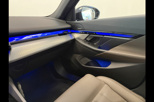 BMW i5 eDrive40 84 kWh Head-Up ACC PDC Trekhaak M-Sport Leder 24 Maanden garantie* (Vraag naar de voorwaarden)