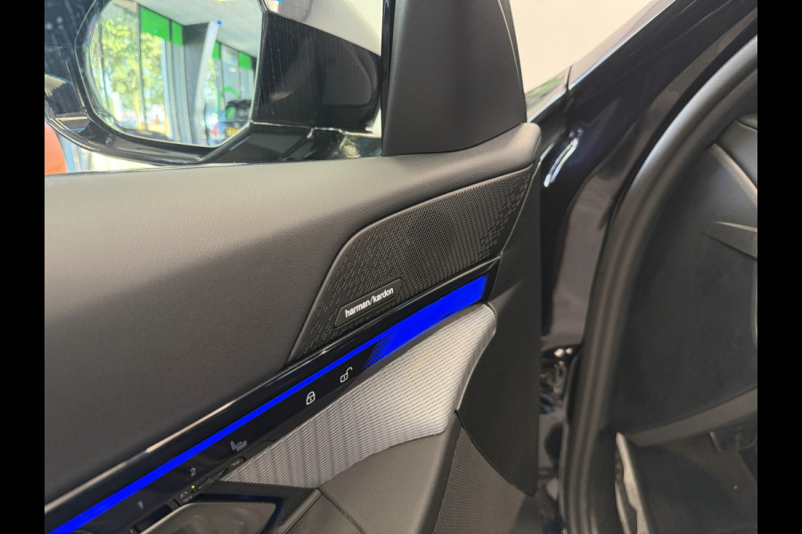 BMW i5 eDrive40 84 kWh Head-Up ACC PDC Trekhaak M-Sport Leder 24 Maanden garantie* (Vraag naar de voorwaarden)