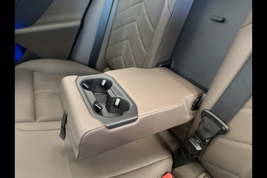 BMW i5 eDrive40 84 kWh Head-Up ACC PDC Trekhaak M-Sport Leder 24 Maanden garantie* (Vraag naar de voorwaarden)