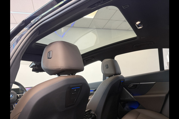 BMW i5 eDrive40 84 kWh Head-Up ACC PDC Trekhaak M-Sport Leder 24 Maanden garantie* (Vraag naar de voorwaarden)