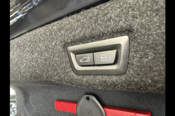 BMW i5 eDrive40 84 kWh Head-Up ACC PDC Trekhaak M-Sport Leder 24 Maanden garantie* (Vraag naar de voorwaarden)