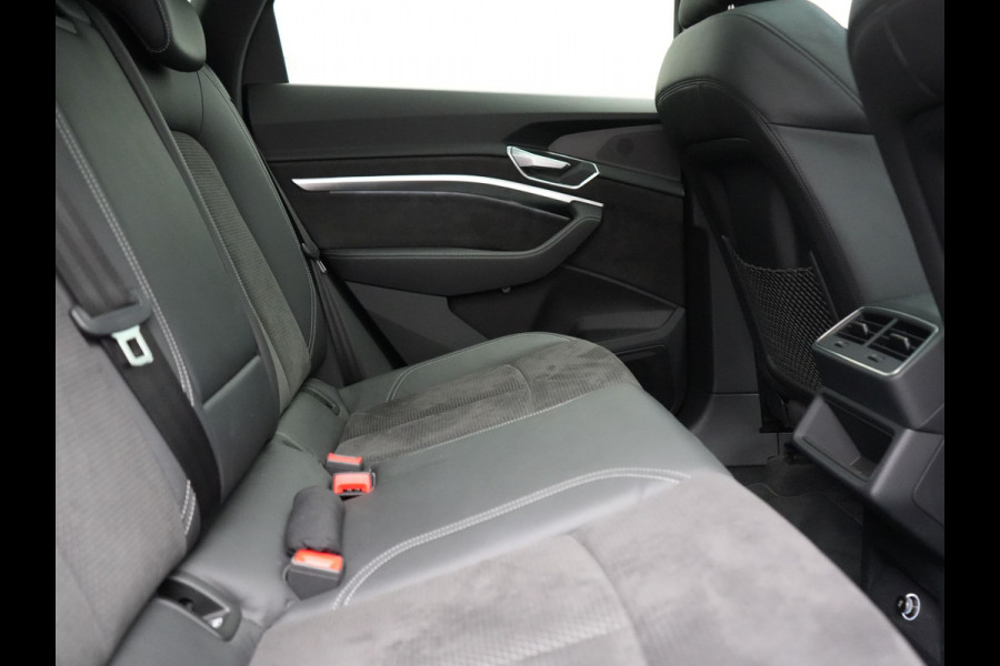 Audi e-tron E-Tron 50 Quattro S Line 71 kWh 313pk | Panodak | Luchtvering | Adaptive Cruise | Alcantara Sportstoelen Memory & Verwarmd | Apple Carplay | Navigatie | 20"L.M |