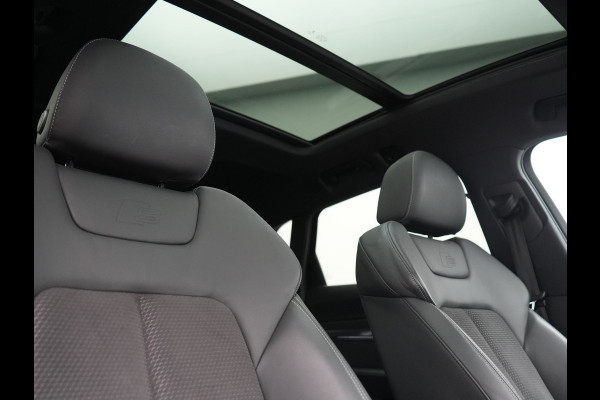 Audi e-tron E-Tron 50 Quattro S Line 71 kWh 313pk | Panodak | Luchtvering | Adaptive Cruise | Alcantara Sportstoelen Memory & Verwarmd | Apple Carplay | Navigatie | 20"L.M |