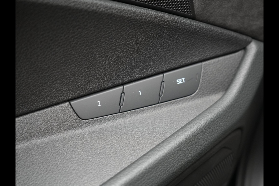 Audi e-tron E-Tron 50 Quattro S Line 71 kWh 313pk | Panodak | Luchtvering | Adaptive Cruise | Alcantara Sportstoelen Memory & Verwarmd | Apple Carplay | Navigatie | 20"L.M |