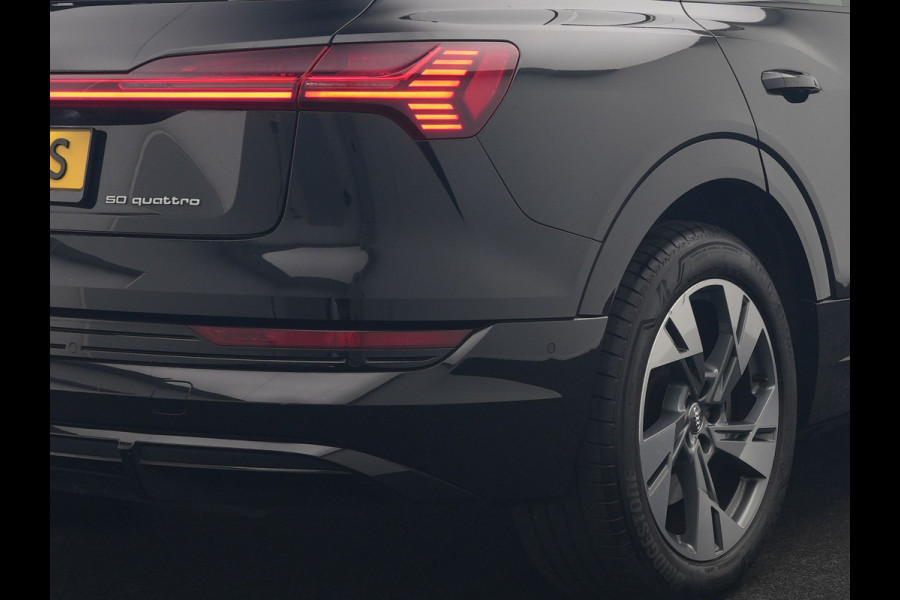 Audi e-tron E-Tron 50 Quattro S Line 71 kWh 313pk | Panodak | Luchtvering | Adaptive Cruise | Alcantara Sportstoelen Memory & Verwarmd | Apple Carplay | Navigatie | 20"L.M |