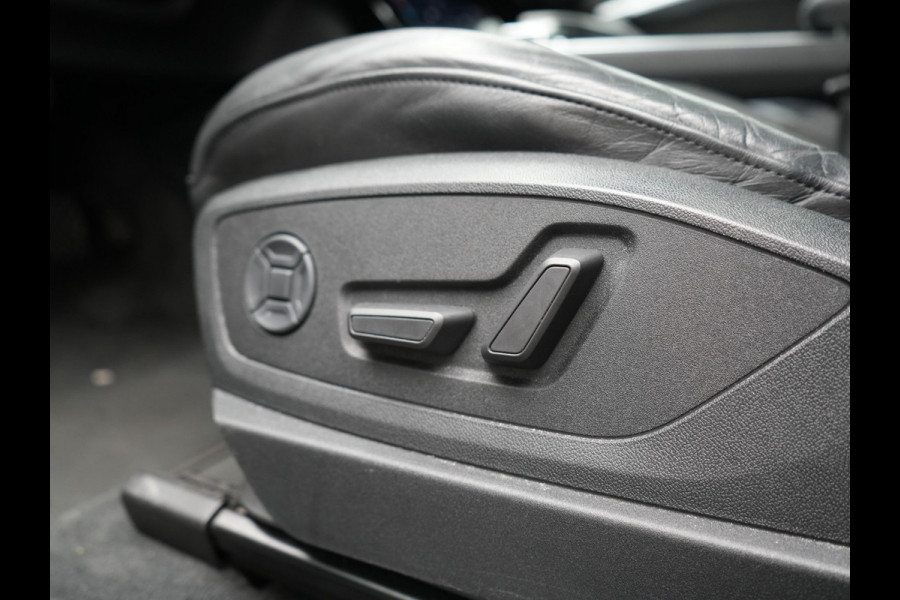 Audi e-tron E-Tron 50 Quattro S Line 71 kWh 313pk | Panodak | Luchtvering | Adaptive Cruise | Alcantara Sportstoelen Memory & Verwarmd | Apple Carplay | Navigatie | 20"L.M |