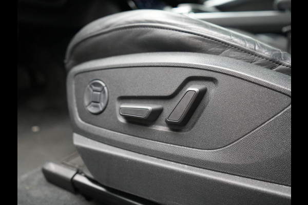 Audi e-tron E-Tron 50 Quattro S Line 71 kWh 313pk | Panodak | Luchtvering | Adaptive Cruise | Alcantara Sportstoelen Memory & Verwarmd | Apple Carplay | Navigatie | 20"L.M |