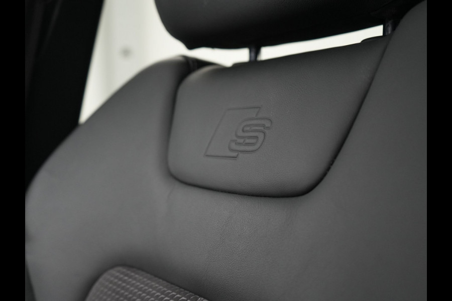 Audi e-tron E-Tron 50 Quattro S Line 71 kWh 313pk | Panodak | Luchtvering | Adaptive Cruise | Alcantara Sportstoelen Memory & Verwarmd | Apple Carplay | Navigatie | 20"L.M |