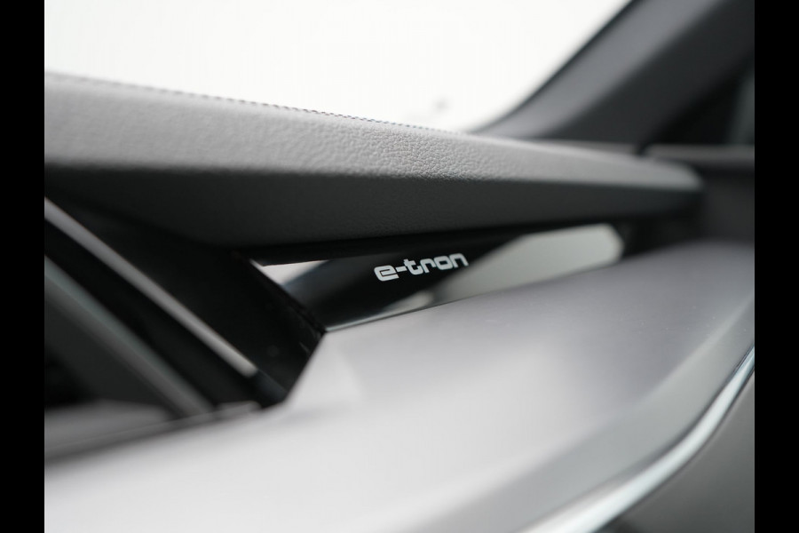 Audi e-tron E-Tron 50 Quattro S Line 71 kWh 313pk | Panodak | Luchtvering | Adaptive Cruise | Alcantara Sportstoelen Memory & Verwarmd | Apple Carplay | Navigatie | 20"L.M |