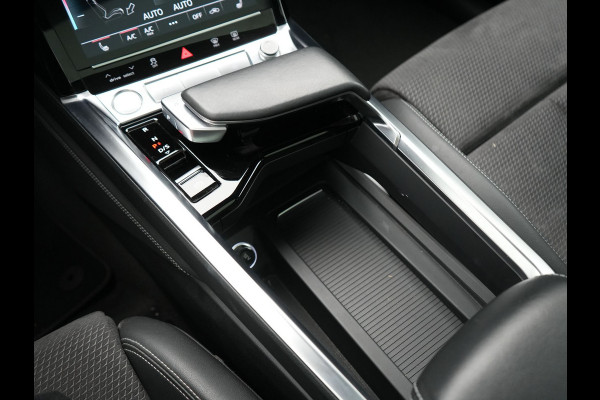 Audi e-tron E-Tron 50 Quattro S Line 71 kWh 313pk | Panodak | Luchtvering | Adaptive Cruise | Alcantara Sportstoelen Memory & Verwarmd | Apple Carplay | Navigatie | 20"L.M |