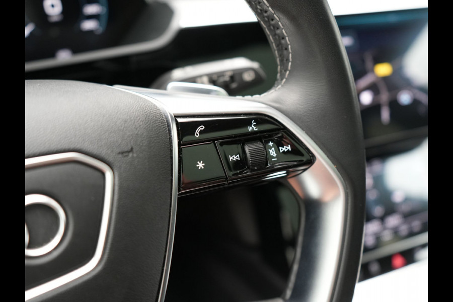 Audi e-tron E-Tron 50 Quattro S Line 71 kWh 313pk | Panodak | Luchtvering | Adaptive Cruise | Alcantara Sportstoelen Memory & Verwarmd | Apple Carplay | Navigatie | 20"L.M |