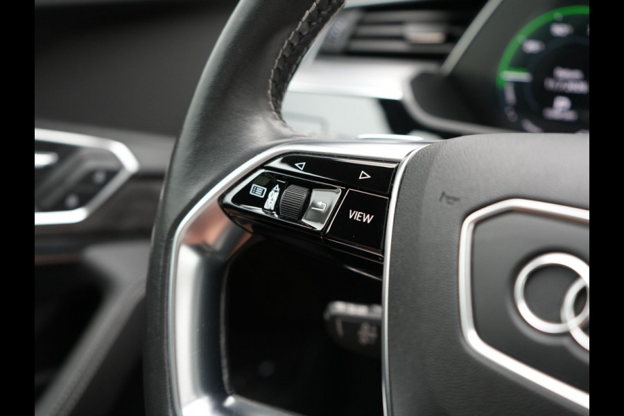 Audi e-tron E-Tron 50 Quattro S Line 71 kWh 313pk | Panodak | Luchtvering | Adaptive Cruise | Alcantara Sportstoelen Memory & Verwarmd | Apple Carplay | Navigatie | 20"L.M |