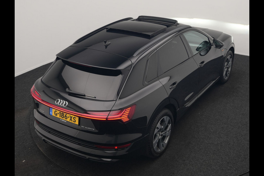Audi e-tron E-Tron 50 Quattro S Line 71 kWh 313pk | Panodak | Luchtvering | Adaptive Cruise | Alcantara Sportstoelen Memory & Verwarmd | Apple Carplay | Navigatie | 20"L.M |
