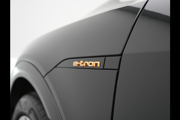 Audi e-tron E-Tron 50 Quattro S Line 71 kWh 313pk | Panodak | Luchtvering | Adaptive Cruise | Alcantara Sportstoelen Memory & Verwarmd | Apple Carplay | Navigatie | 20"L.M |