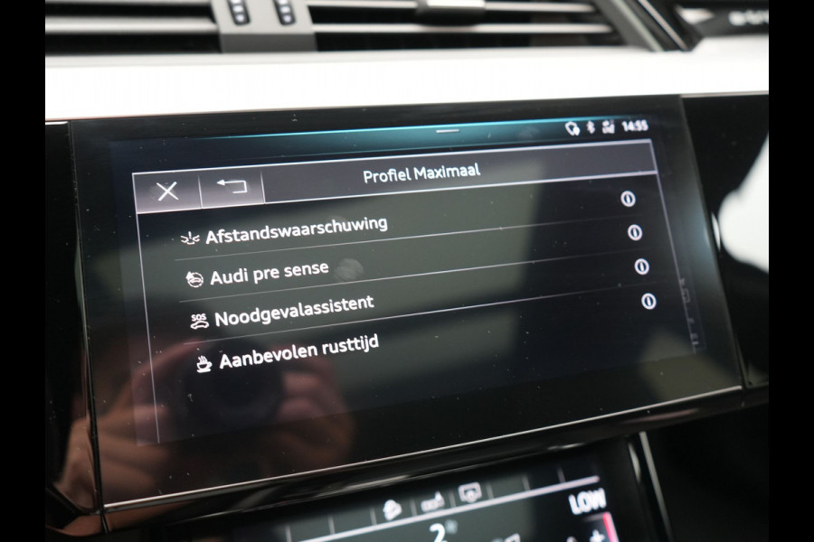 Audi e-tron E-Tron 50 Quattro S Line 71 kWh 313pk | Panodak | Luchtvering | Adaptive Cruise | Alcantara Sportstoelen Memory & Verwarmd | Apple Carplay | Navigatie | 20"L.M |