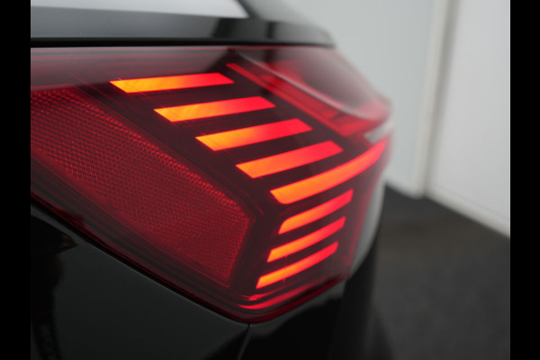Audi e-tron E-Tron 50 Quattro S Line 71 kWh 313pk | Panodak | Luchtvering | Adaptive Cruise | Alcantara Sportstoelen Memory & Verwarmd | Apple Carplay | Navigatie | 20"L.M |