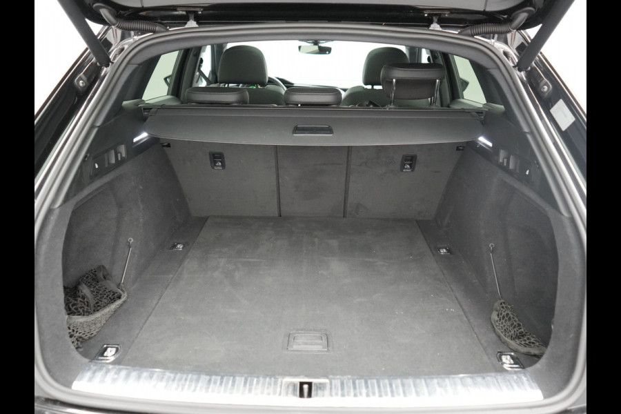 Audi e-tron E-Tron 50 Quattro S Line 71 kWh 313pk | Panodak | Luchtvering | Adaptive Cruise | Alcantara Sportstoelen Memory & Verwarmd | Apple Carplay | Navigatie | 20"L.M |