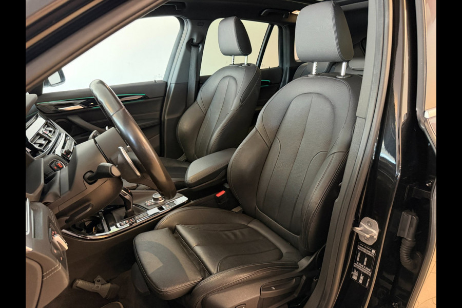 BMW X1 SDrive20i High Executive AIRCO CLIMA NAVI CRUISE PANO LEER STOELVERW HEAD UP TREKHAAK 1800KG CAMERA ELEK KLEP NIEUWSTAAT