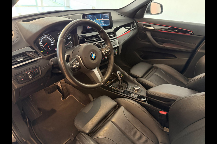 BMW X1 SDrive20i High Executive AIRCO CLIMA NAVI CRUISE PANO LEER STOELVERW HEAD UP TREKHAAK 1800KG CAMERA ELEK KLEP NIEUWSTAAT
