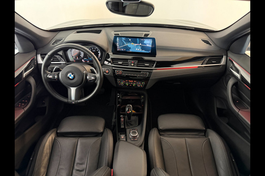 BMW X1 SDrive20i High Executive AIRCO CLIMA NAVI CRUISE PANO LEER STOELVERW HEAD UP TREKHAAK 1800KG CAMERA ELEK KLEP NIEUWSTAAT