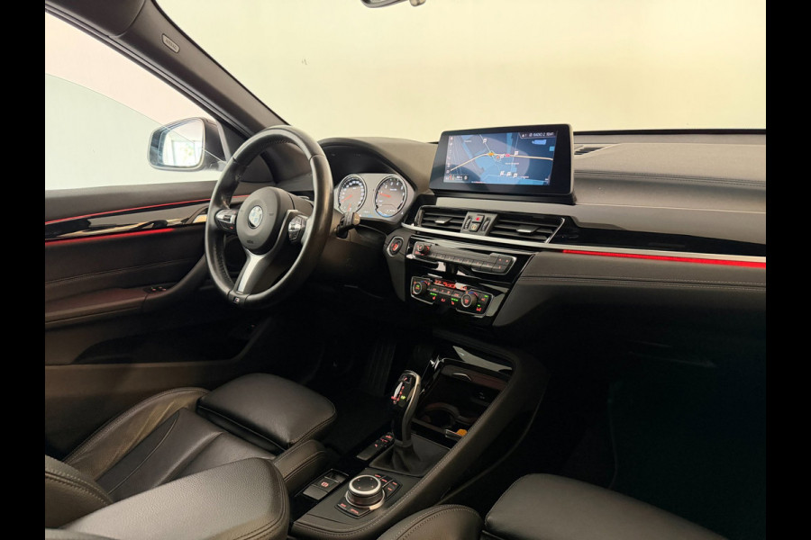 BMW X1 SDrive20i High Executive AIRCO CLIMA NAVI CRUISE PANO LEER STOELVERW HEAD UP TREKHAAK 1800KG CAMERA ELEK KLEP NIEUWSTAAT