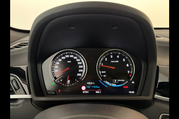 BMW X1 SDrive20i High Executive AIRCO CLIMA NAVI CRUISE PANO LEER STOELVERW HEAD UP TREKHAAK 1800KG CAMERA ELEK KLEP NIEUWSTAAT