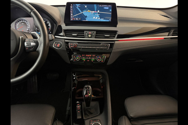 BMW X1 SDrive20i High Executive AIRCO CLIMA NAVI CRUISE PANO LEER STOELVERW HEAD UP TREKHAAK 1800KG CAMERA ELEK KLEP NIEUWSTAAT