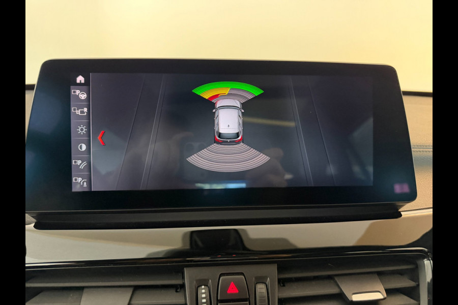 BMW X1 SDrive20i High Executive AIRCO CLIMA NAVI CRUISE PANO LEER STOELVERW HEAD UP TREKHAAK 1800KG CAMERA ELEK KLEP NIEUWSTAAT