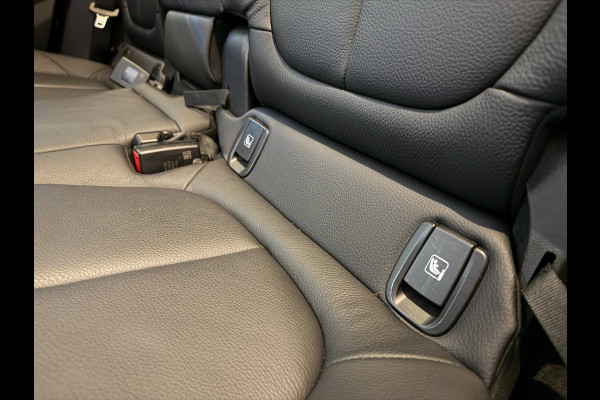 BMW X1 SDrive20i High Executive AIRCO CLIMA NAVI CRUISE PANO LEER STOELVERW HEAD UP TREKHAAK 1800KG CAMERA ELEK KLEP NIEUWSTAAT