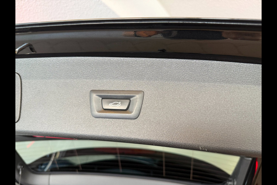 BMW X1 SDrive20i High Executive AIRCO CLIMA NAVI CRUISE PANO LEER STOELVERW HEAD UP TREKHAAK 1800KG CAMERA ELEK KLEP NIEUWSTAAT