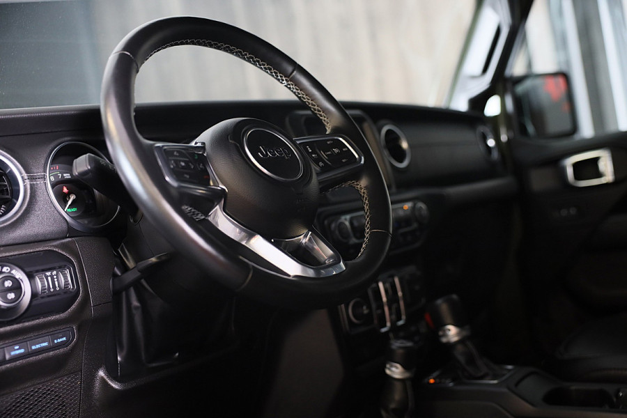 Jeep Wrangler UNLIMITED 4xe 380 Sahara / 360 Camera / Leder / Navi / Ecc / Elek Pakket / Led / Pdc / 18 Inch / TOPSTAAT