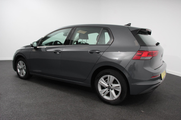 Volkswagen Golf 1.0 eTSI 110pk Automaat Life Climate control LED Lane Assist App Connect Cruise Control Climatronic Lichtmetalen Velgen Velgen Winterpakket