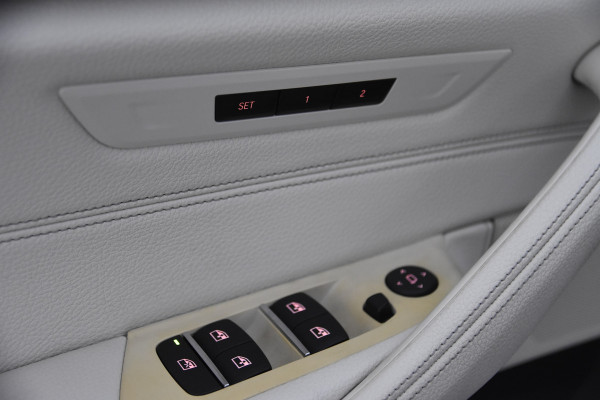 BMW 5 Serie 520i A Luxury *Navigatie*Schuifdak*Memory*