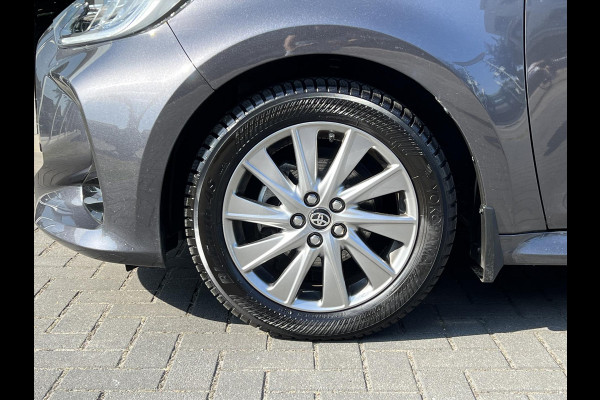 Toyota Yaris 1.5 VVT-i 125pk Dynamic | Stoel + stuurverwarming, Climate control, Adaptieve cruise control, Lichtmetalen velgen