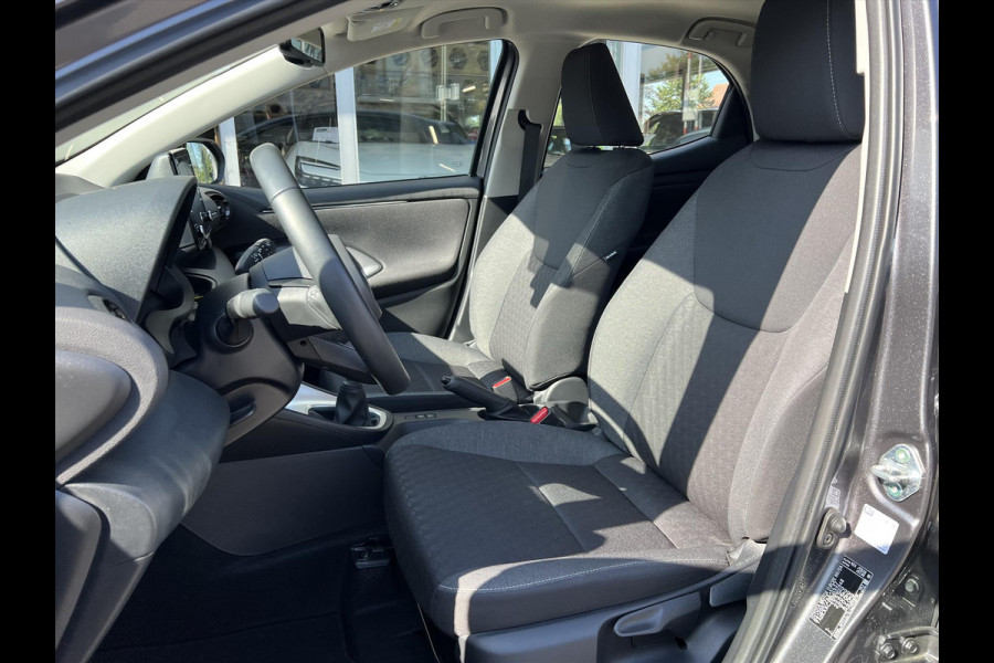 Toyota Yaris 1.5 VVT-i 125pk Dynamic | Stoel + stuurverwarming, Climate control, Adaptieve cruise control, Lichtmetalen velgen