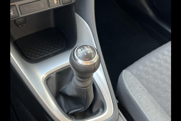 Toyota Yaris 1.5 VVT-i 125pk Dynamic | Stoel + stuurverwarming, Climate control, Adaptieve cruise control, Lichtmetalen velgen
