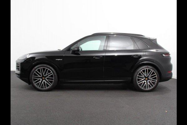 Porsche Cayenne 3.0 E-Hybrid Luchtvering Leder Panoramadak Camera Navigatie Elektrische comfortstoelen DAB+ Led Adaptieve cruise control Climate control Lichtmetalen velgen Apple Carplay/ Android Auto