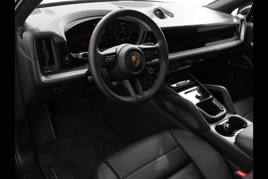 Porsche Cayenne 3.0 E-Hybrid Luchtvering Leder Panoramadak Camera Navigatie Elektrische comfortstoelen DAB+ Led Adaptieve cruise control Climate control Lichtmetalen velgen Apple Carplay/ Android Auto