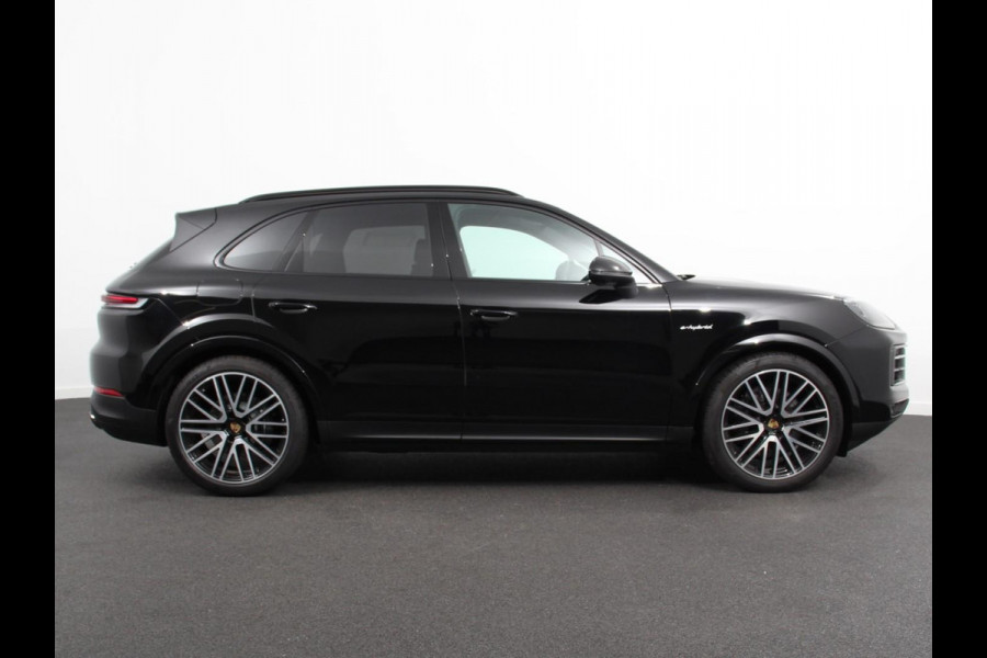 Porsche Cayenne 3.0 E-Hybrid Luchtvering Leder Panoramadak Camera Navigatie Elektrische comfortstoelen DAB+ Led Adaptieve cruise control Climate control Lichtmetalen velgen Apple Carplay/ Android Auto