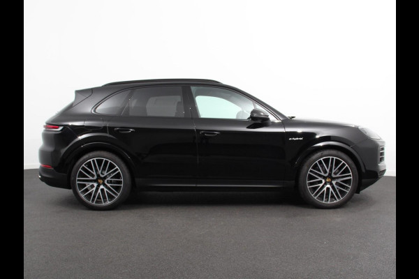 Porsche Cayenne 3.0 E-Hybrid Luchtvering Leder Panoramadak Camera Navigatie Elektrische comfortstoelen DAB+ Led Adaptieve cruise control Climate control Lichtmetalen velgen Apple Carplay/ Android Auto