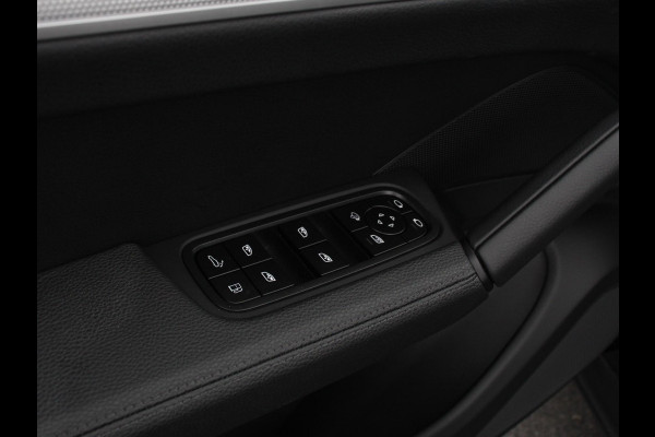 Porsche Cayenne 3.0 E-Hybrid Luchtvering Leder Panoramadak Camera Navigatie Elektrische comfortstoelen DAB+ Led Adaptieve cruise control Climate control Lichtmetalen velgen Apple Carplay/ Android Auto