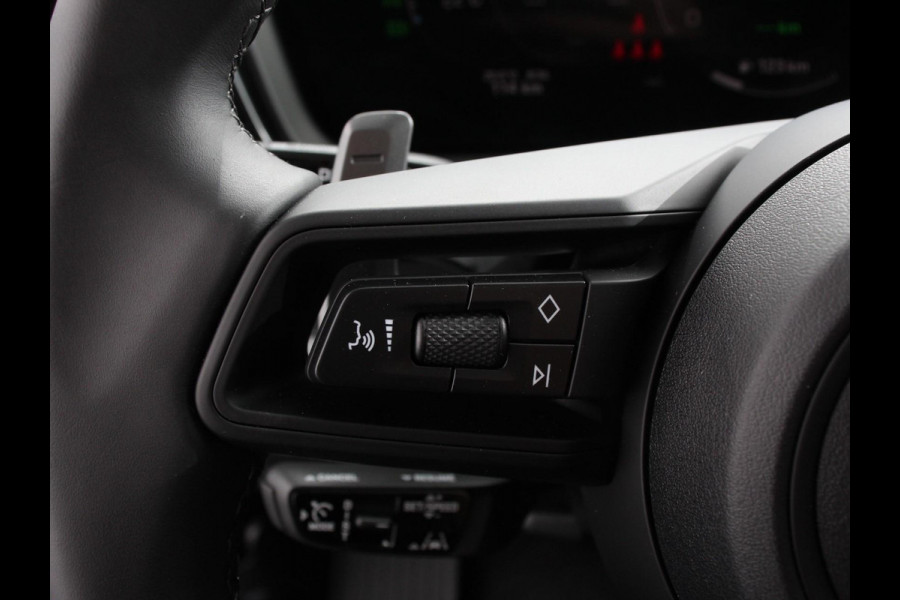 Porsche Cayenne 3.0 E-Hybrid Luchtvering Leder Panoramadak Camera Navigatie Elektrische comfortstoelen DAB+ Led Adaptieve cruise control Climate control Lichtmetalen velgen Apple Carplay/ Android Auto