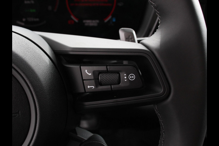 Porsche Cayenne 3.0 E-Hybrid Luchtvering Leder Panoramadak Camera Navigatie Elektrische comfortstoelen DAB+ Led Adaptieve cruise control Climate control Lichtmetalen velgen Apple Carplay/ Android Auto