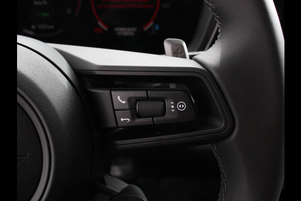 Porsche Cayenne 3.0 E-Hybrid Luchtvering Leder Panoramadak Camera Navigatie Elektrische comfortstoelen DAB+ Led Adaptieve cruise control Climate control Lichtmetalen velgen Apple Carplay/ Android Auto