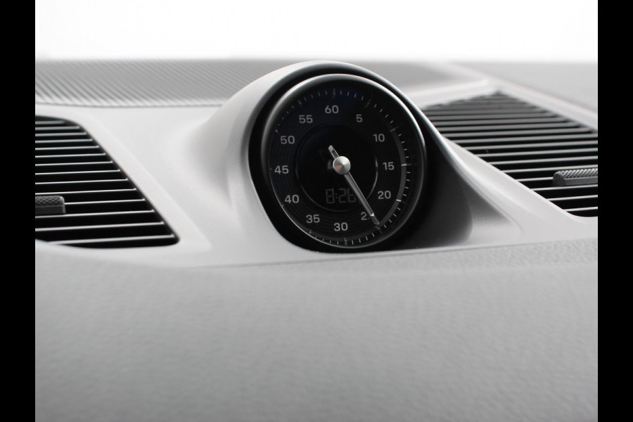 Porsche Cayenne 3.0 E-Hybrid Luchtvering Leder Panoramadak Camera Navigatie Elektrische comfortstoelen DAB+ Led Adaptieve cruise control Climate control Lichtmetalen velgen Apple Carplay/ Android Auto