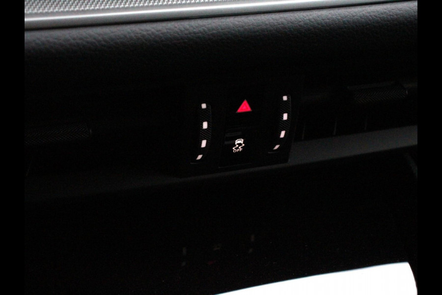 Porsche Cayenne 3.0 E-Hybrid Luchtvering Leder Panoramadak Camera Navigatie Elektrische comfortstoelen DAB+ Led Adaptieve cruise control Climate control Lichtmetalen velgen Apple Carplay/ Android Auto