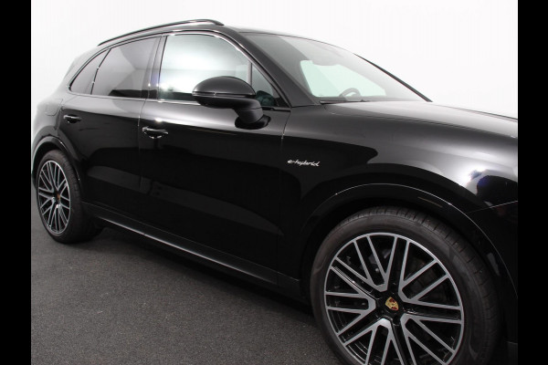 Porsche Cayenne 3.0 E-Hybrid Luchtvering Leder Panoramadak Camera Navigatie Elektrische comfortstoelen DAB+ Led Adaptieve cruise control Climate control Lichtmetalen velgen Apple Carplay/ Android Auto