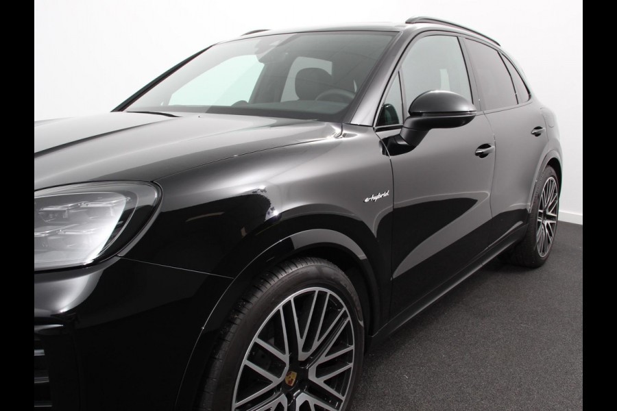 Porsche Cayenne 3.0 E-Hybrid Luchtvering Leder Panoramadak Camera Navigatie Elektrische comfortstoelen DAB+ Led Adaptieve cruise control Climate control Lichtmetalen velgen Apple Carplay/ Android Auto
