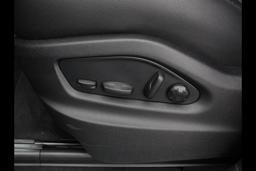 Porsche Cayenne 3.0 E-Hybrid Luchtvering Leder Panoramadak Camera Navigatie Elektrische comfortstoelen DAB+ Led Adaptieve cruise control Climate control Lichtmetalen velgen Apple Carplay/ Android Auto